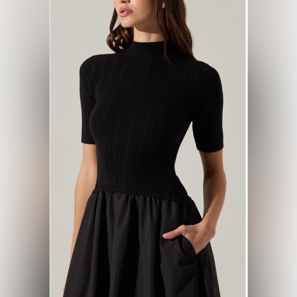 Elegant Black Midi Dress - Picture 4 of 6